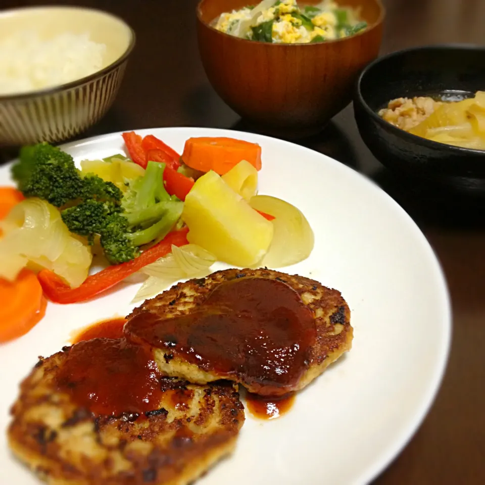 豚ひき肉の豆腐ハンバーグ、肉じゃが、ニラ玉もやしの中華スープ|chobicmさん