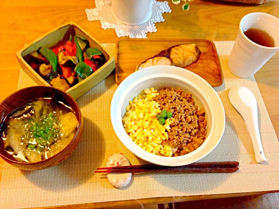 二色丼＆ブリの塩焼き＆夏野菜の焼き浸し＆味噌汁|sho...✡*゜さん