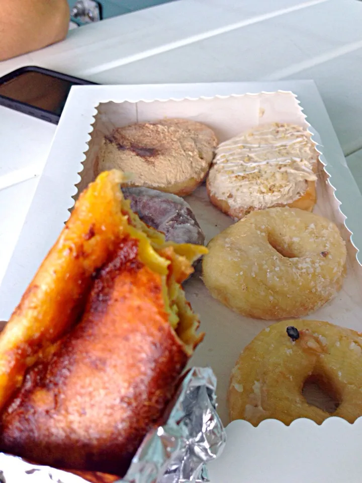 Snapdishの料理写真:Amish market donuts and breakfast log|AAさん