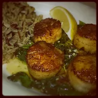 Snapdishの料理写真:Pan Seared Blackened Scallops in a Bourbon Cream Sauce over Spinach|Colin Crandallさん