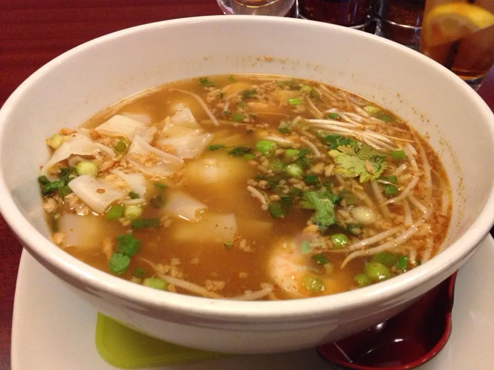 Snapdishの料理写真:Tom yum noodles|Liliyianさん