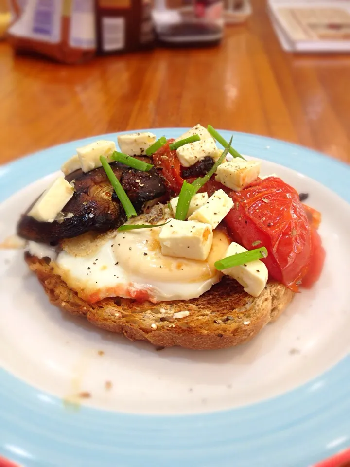 Pan-fried field mushrooms and tomatoes with feta and oregano|Amy Robinsonさん