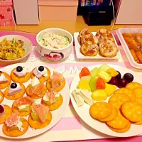 Snapdishの料理写真:☆リッツでおつまみ★金曜ワインのおとも☆|トントンさん