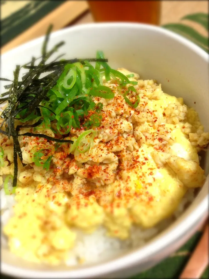 昨日の鶏バーグのタネで鶏そぼろ親子丼|寺尾真次さん