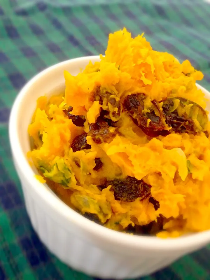 Snapdishの料理写真:かぼちゃの黒酢玉ねぎ風味サラダ Kabocha-squash salad w black vineger and onion|yummersさん