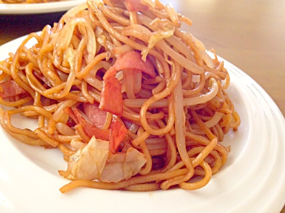 Snapdishの料理写真:ソース焼きそばでブランチ🍚🍴|かずみさん