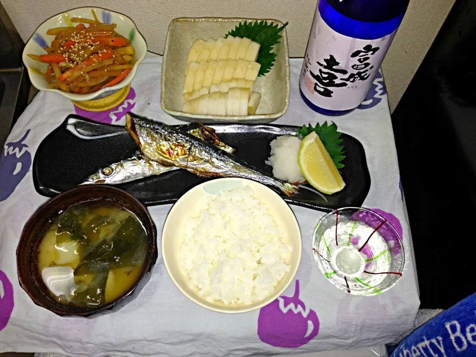 京都丹後米・秋刀魚塩焼き・キンピラじゃが芋・ぬか漬け大根・ワカメとじゃが芋の味噌汁|藤井裕之さん