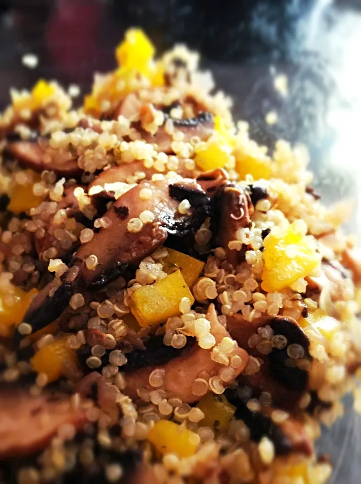 Quinoa with portobello and capsicum|coxiella24さん