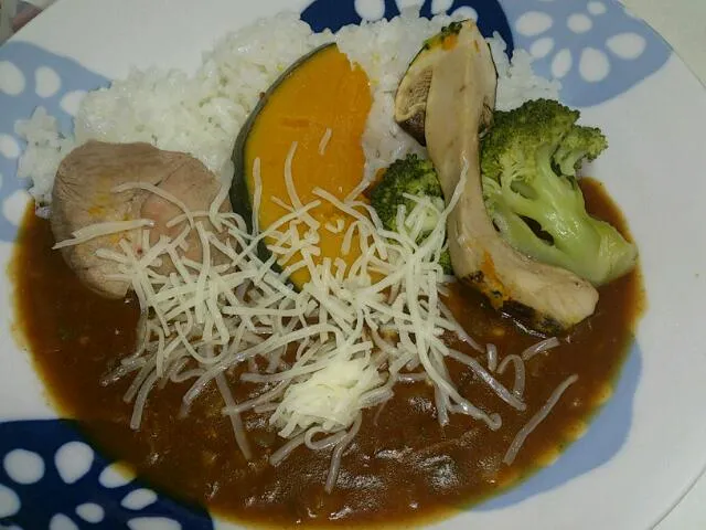 Snapdishの料理写真:蒸し野菜添えのトマトカレー|ゆかゆかさん