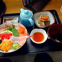 Snapdishの料理写真:下関 とようらブルーライン 海鮮丼|kimamakengoさん