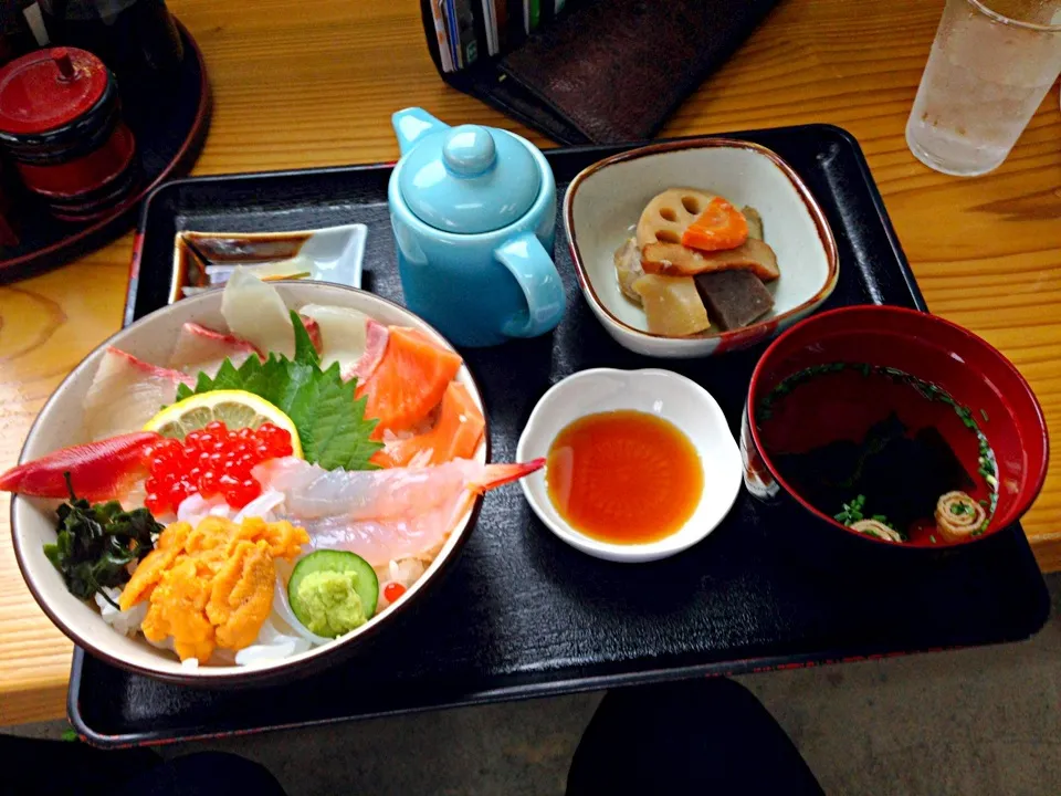 Snapdishの料理写真:下関 とようらブルーライン 海鮮丼|kimamakengoさん