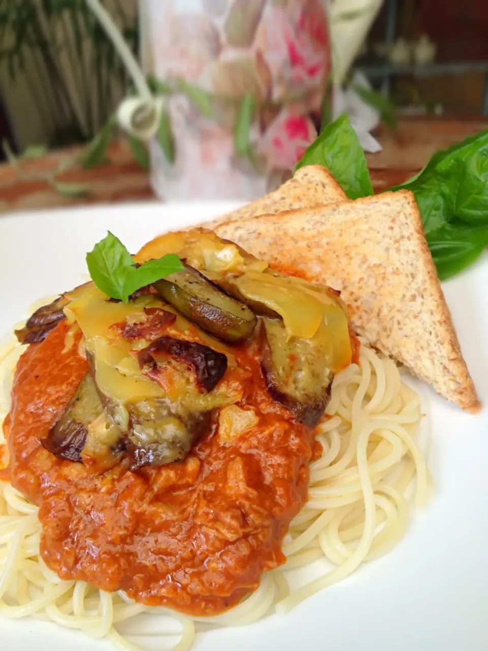 Veggy Meaty Eggplant-Topped Spaghetti|Nyam | 照ちゃんさん