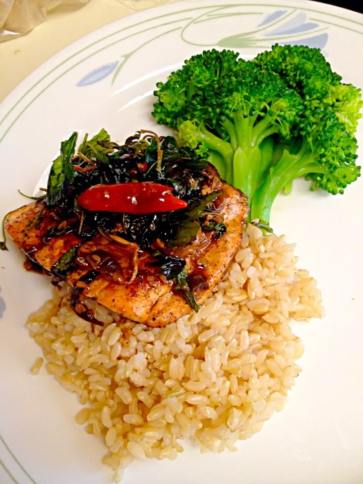 Salmon Basil for Dinner :)|Lukkaew_Lkさん