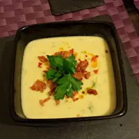 Snapdishの料理写真:cauliflower and bacon soup with chilli oil|Michael Sandonさん