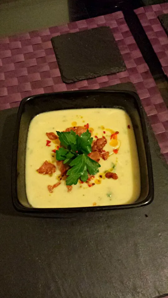 cauliflower and bacon soup with chilli oil|Michael Sandonさん