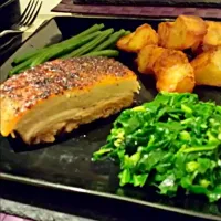 slow cooked pork belly with roast potatoes and cabbage|Michael Sandonさん