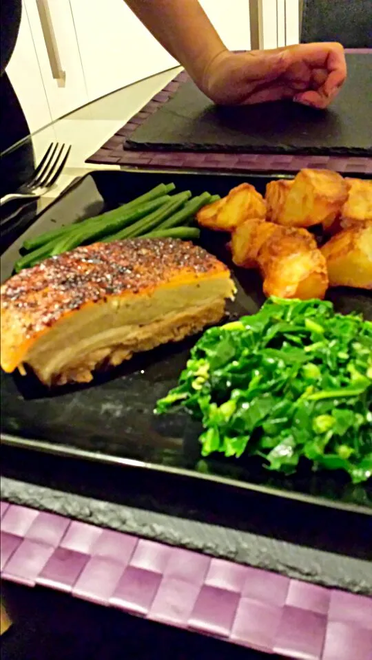 slow cooked pork belly with roast potatoes and cabbage|Michael Sandonさん