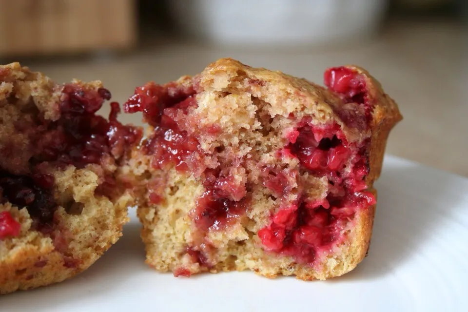 Whole grain raspberry muffin (afternoon snack) (not real picture lel)|joie chowさん