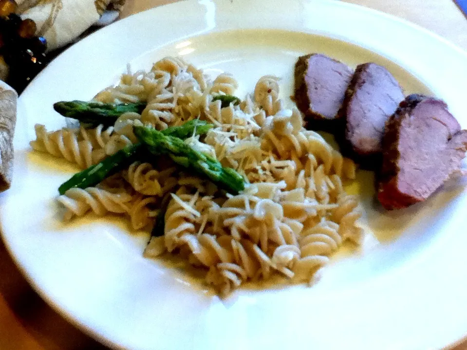 Gluten Free Asparagus Pasta & Roasted Pork Loin|Organic and Fitさん