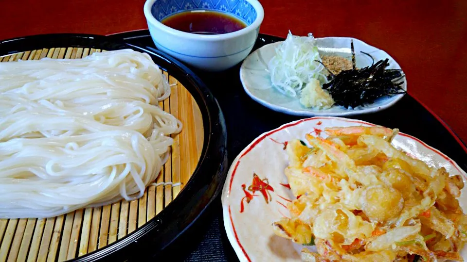 Snapdishの料理写真:稲庭うどん&銀杏のかき揚げ|ｋｚｓｙｋさん