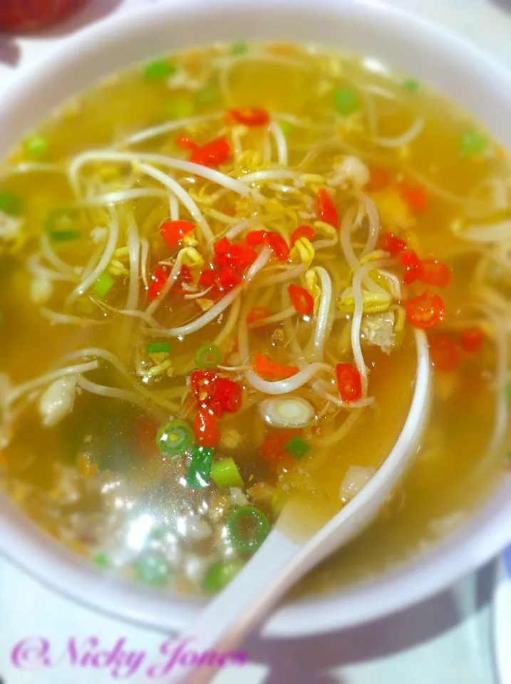 Snapdishの料理写真:Minced chicken pho|Nicky Jonesさん