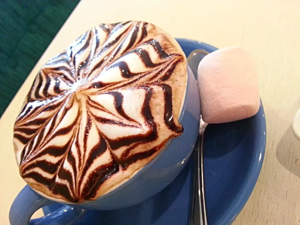 Hot chocolate with marshmallow|Velma Annさん