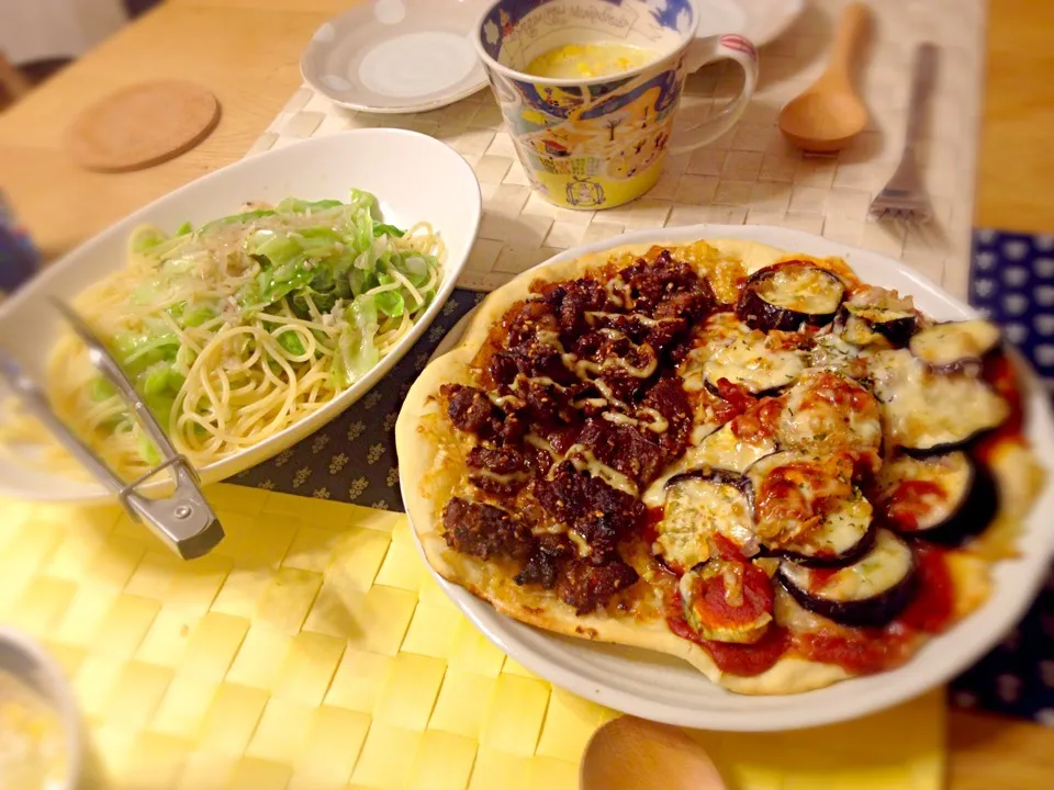 Snapdishの料理写真:買いすぎたコストコのプルコギでピザ🍕＆アンチョビパスタ|yukampuさん