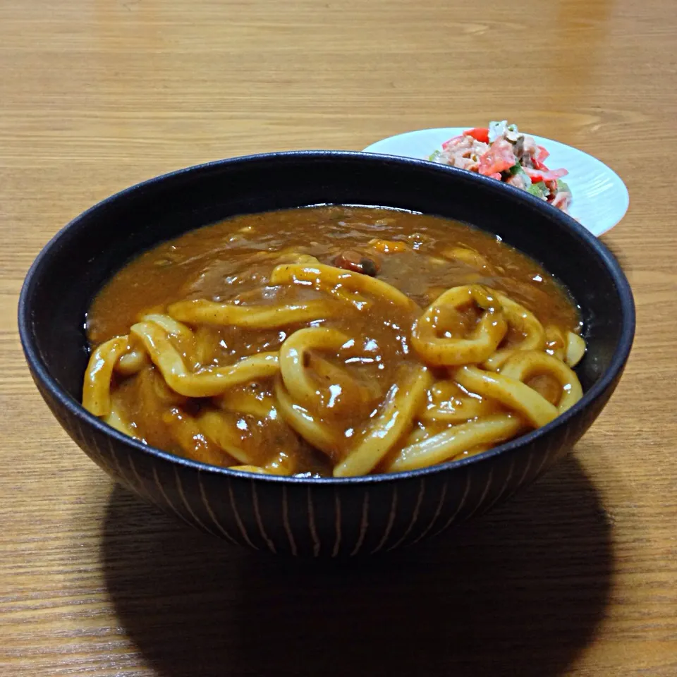 【今夜のウチご飯】台風に備えて⁈カレーうどん＆トマトとオクラとツナのサラダ。うまうま〜（≧∇≦）|takuya KAWANOさん