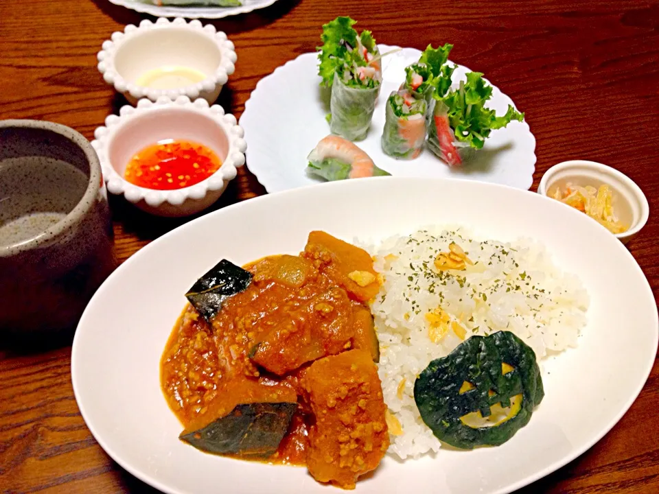 Snapdishの料理写真:がぁがさんの真似で、カボチャのキーマカレー  と、生春巻き、大根と揚げのマリネ|みーさん