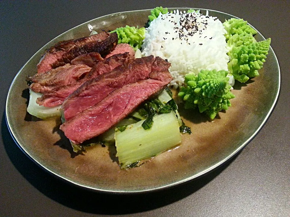 Chuck eye steak, rice, bok choi and romanesco with a ponzu dressing|Frank&Jolanda - Eteninbeeldさん