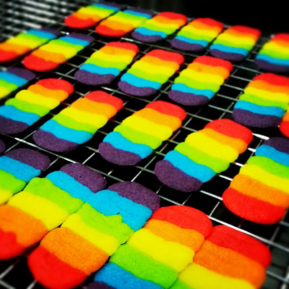 Snapdishの料理写真:rainbow cats tongues cookies (thats what they called)|suriatiさん