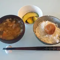 Snapdishの料理写真:豚汁とみず茄子で朝御飯|Hitoshi Nakawataseさん