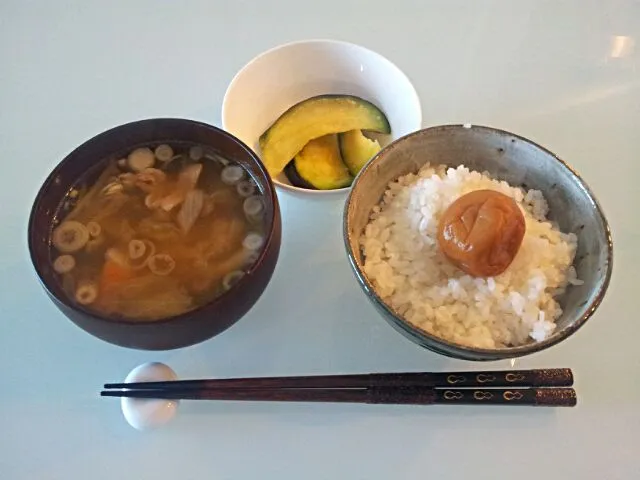 Snapdishの料理写真:豚汁とみず茄子で朝御飯|Hitoshi Nakawataseさん