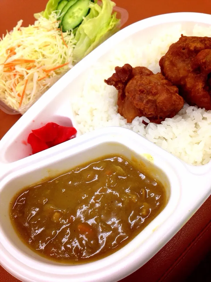 🐤唐揚げカレー弁当🍛|中さんさん