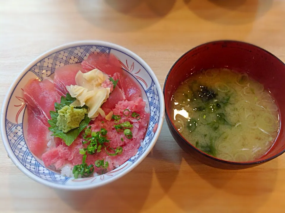 磯丸水産のマグロネギトロ丼(¥590)|マカロニ公爵さん