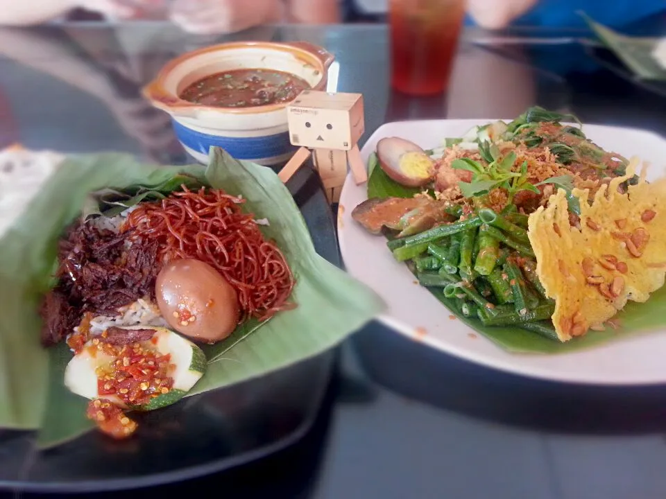 Snapdishの料理写真:Nasi Pecel & Sego jangkrik|JJさん