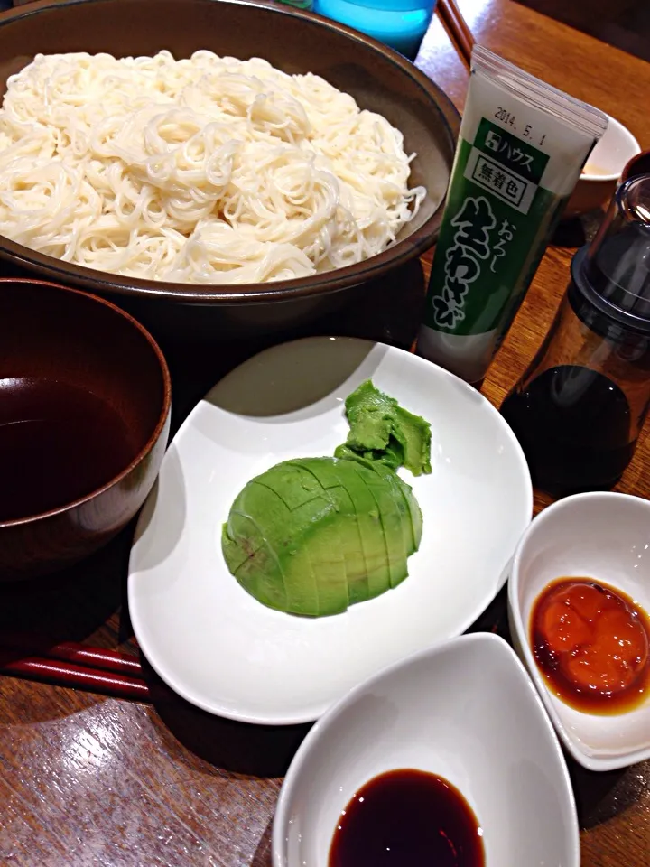 そうめんと卵の醤油漬けとアボカド|りょうさくさん