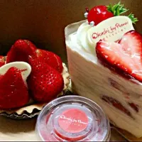 Snapdishの料理写真:Crepe Cake Strawberry|Narisra Kirtibutrさん