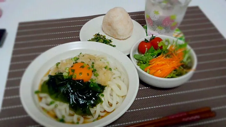 今日のささゴハン.•*¨*•.¸¸♬

わかめと大根おろしのぶっかけうどん
明太子おにぎり
青菜の漬物
水菜とレタスのサラダ

鳴門うどん食べたくて♡笑|ささちゃんさん