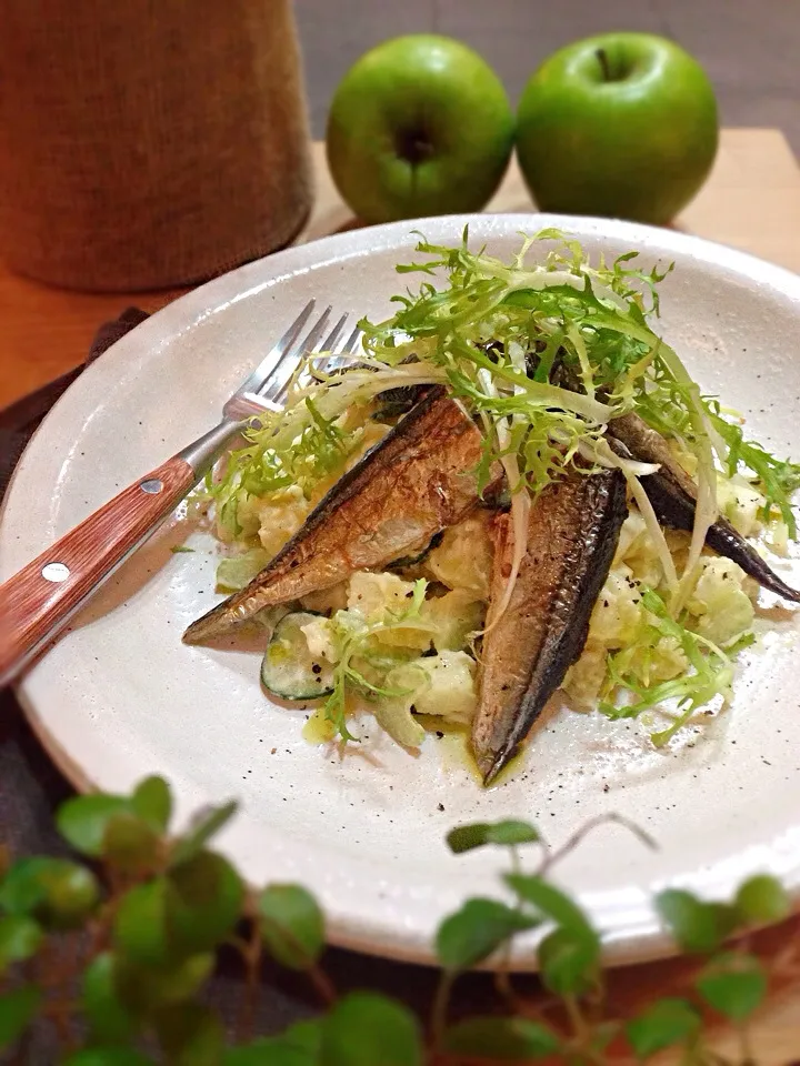 Snapdishの料理写真:Smoked sanma,with potato apple and celery salad/さんまの燻製、ポテトリンゴとセロリのサラダ|rick chanさん