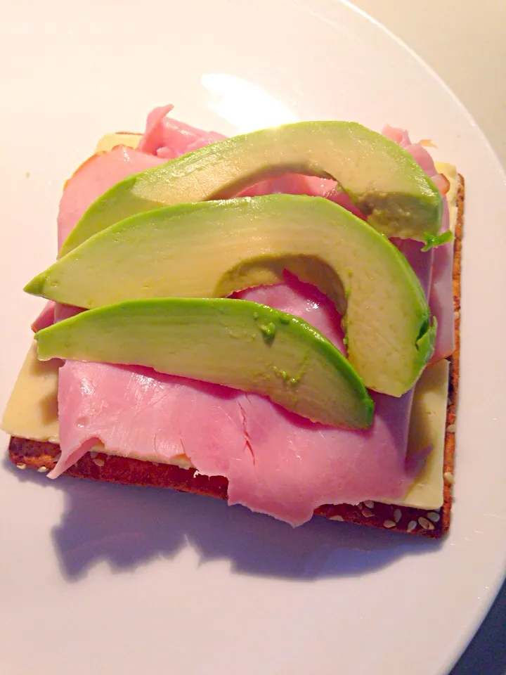 Avocado ham and cheese cracker|Chrisy Hillさん