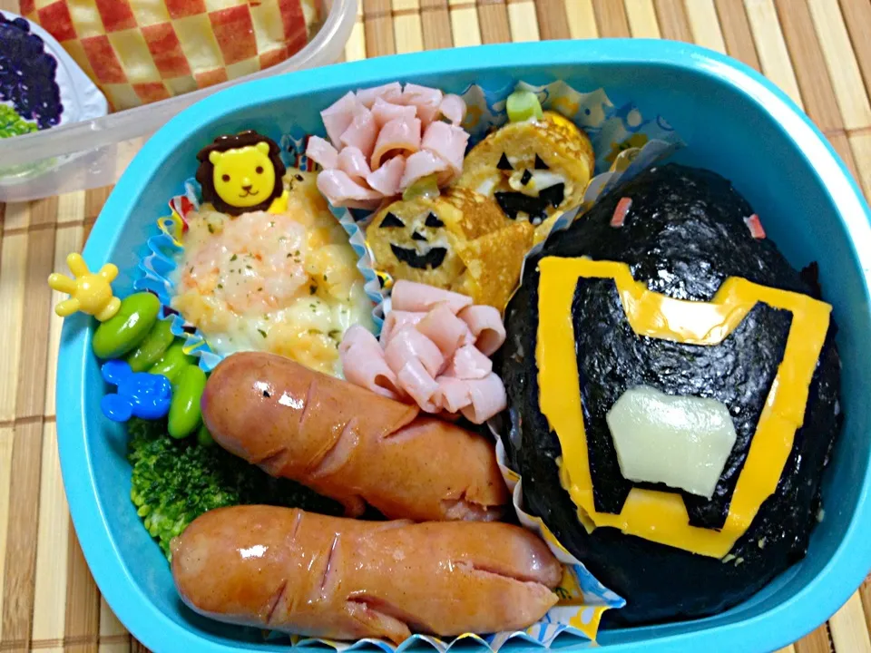 Snapdishの料理写真:キョウリュウブラック弁当|さくちんさん