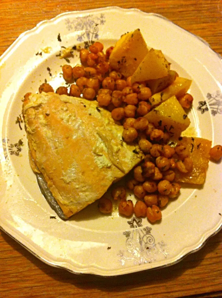 Salmon with butternut squash and roasted chickpeas|Ericaさん