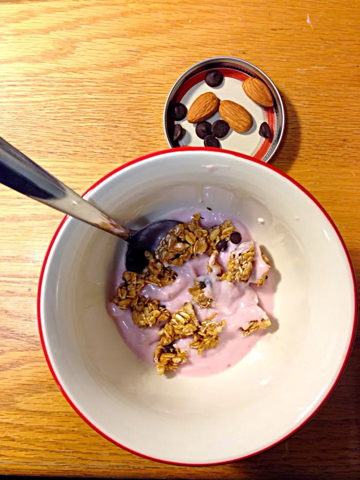 Raspberry yogurt and granola|joie chowさん