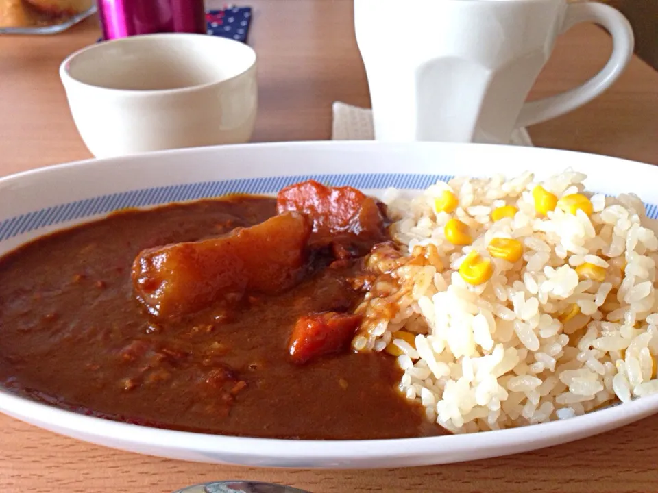 残りカレーで家昼ごはん〜🎵|こんこんさん