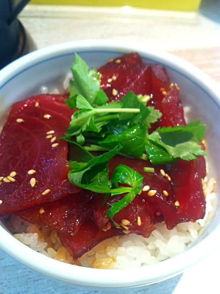 Snapdishの料理写真:マグロ丼@中華そば 四つ葉（川島）|Kazuya Miyukiさん