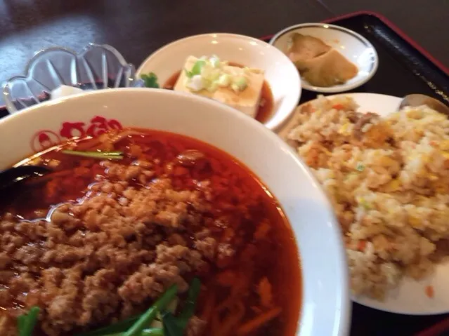 【日替ランチ】台湾ラーメン+小チャーハンセットを頂きました。|momongatomoさん