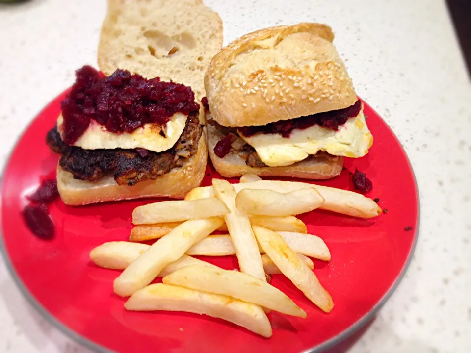 Greek Burgers with homemade beet root relish and Haloumi|Rachel Garlandoさん