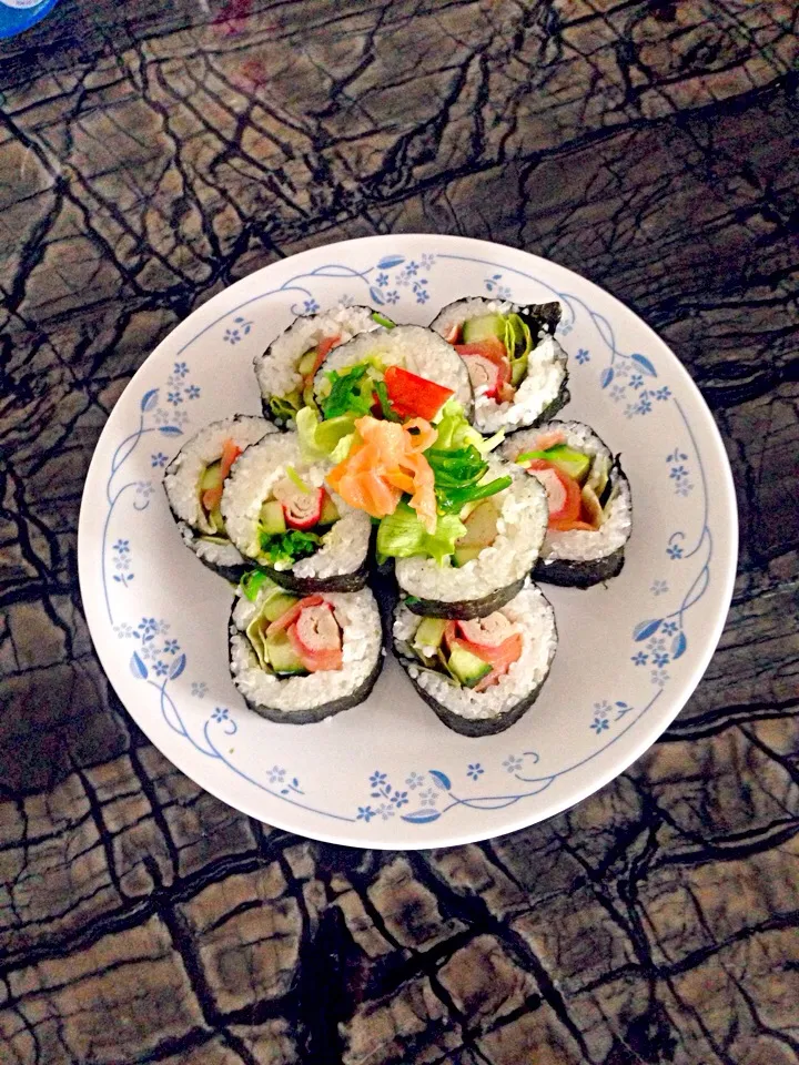 Snapdishの料理写真:Homemade sushi ☺️|deekimchiiさん