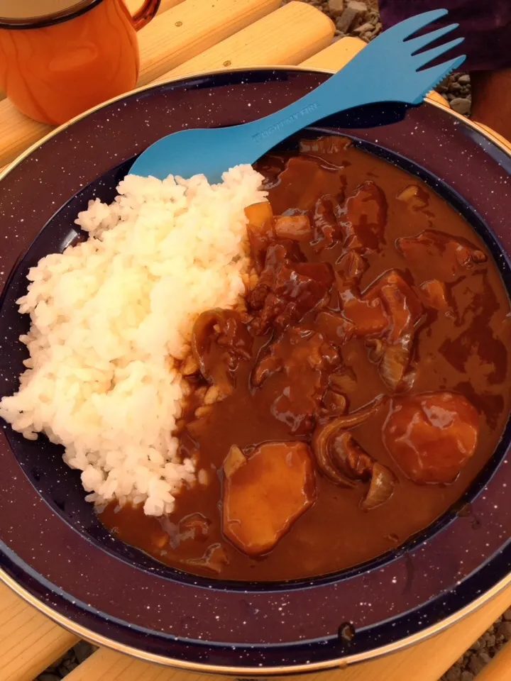 Snapdishの料理写真:キャンプ飯♪秋の夜長にほっこり♡ビーフシチュー|みっさんさん